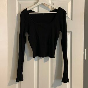 UNIQLO - black long sleeve ribbed crop top